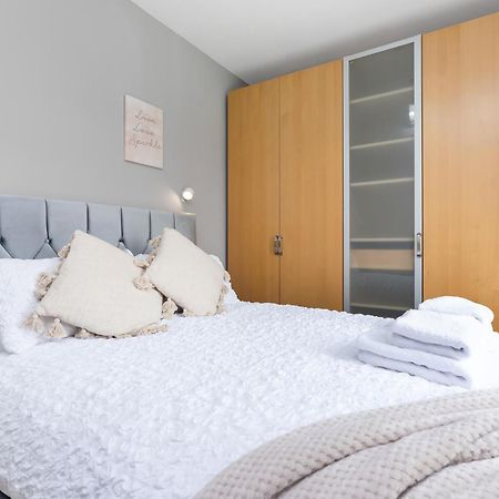 Crewe Apartment - 2 Bed, Free Off Street Parking And Private Garden Edynburg Zewnętrze zdjęcie